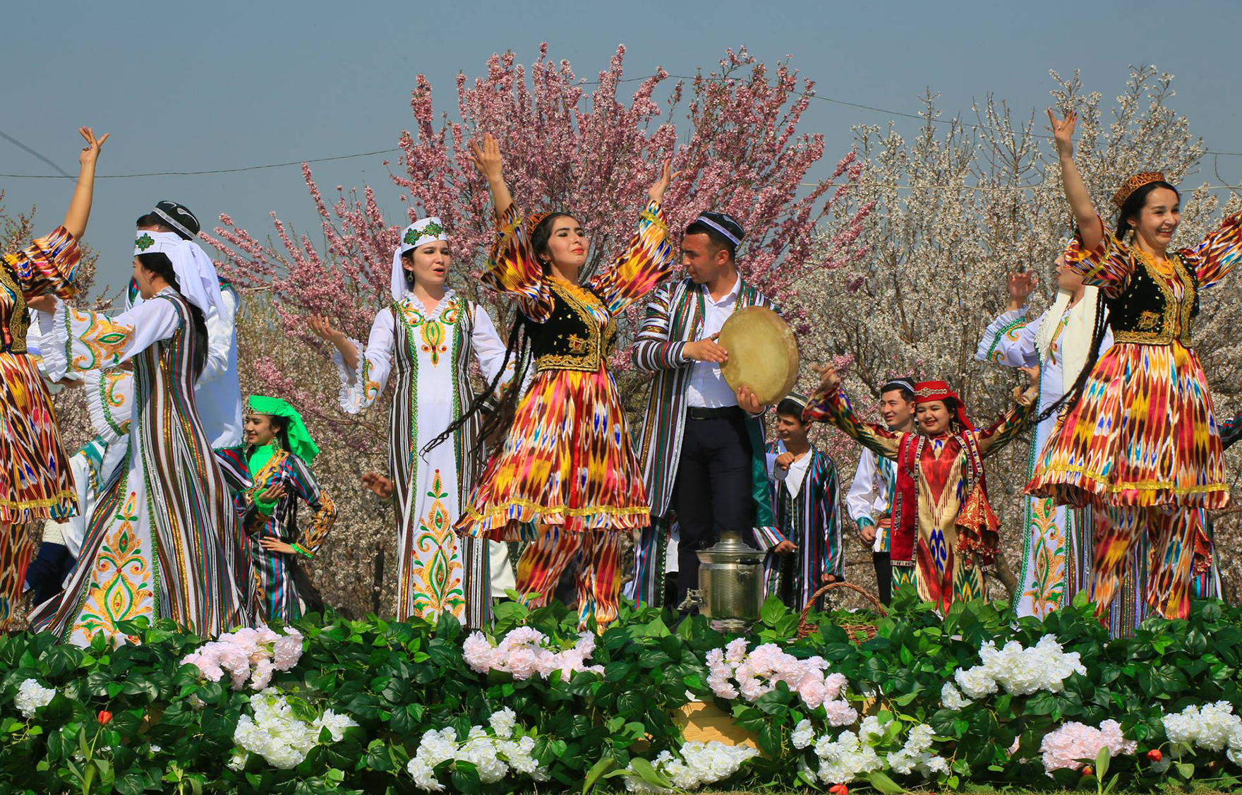 Какой праздник в узбекистане в марте. Навруз 2022 Узбекистан традиции. Национальный праздник Навруз в Таджикистане. Традиции Навруза в Узбекистане. Праздник Навруз 2022 в Узбекистане.